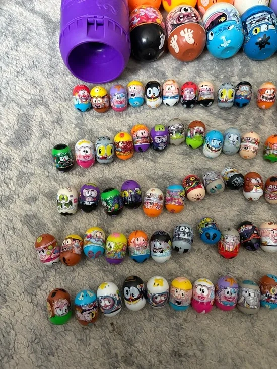 Huge lot of 62 Mighty Beans vintage toys with  carry capsules and case and more - Picture 3 of 5